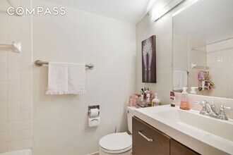 350 E 62nd St, Unit 3S in New York, NY - Building Photo - Building Photo