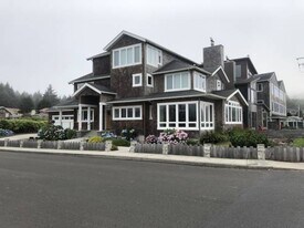 2930 Evergreen Dr in Seaside, OR - Building Photo