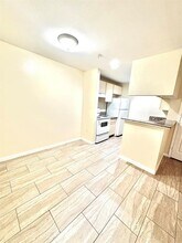 717 Richcrest Dr in Houston, TX - Building Photo - Building Photo
