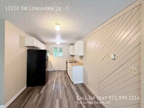 12220 SW Longhorn Ln in Beaverton, OR - Building Photo - Building Photo