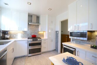 140 Avalon Dr in Daly City, CA - Building Photo - Building Photo