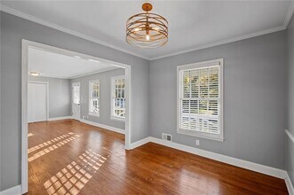 2857 Fontainebleau Dr in Atlanta, GA - Building Photo - Building Photo