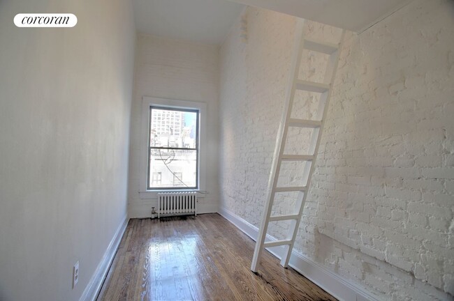 property at 304 W 30th St