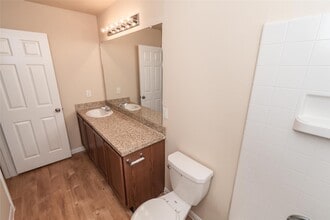 2454 Peterborough Way in Houston, TX - Building Photo - Building Photo