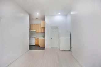 64  Elliot Place in Brooklyn, NY - Building Photo - Floor Plan