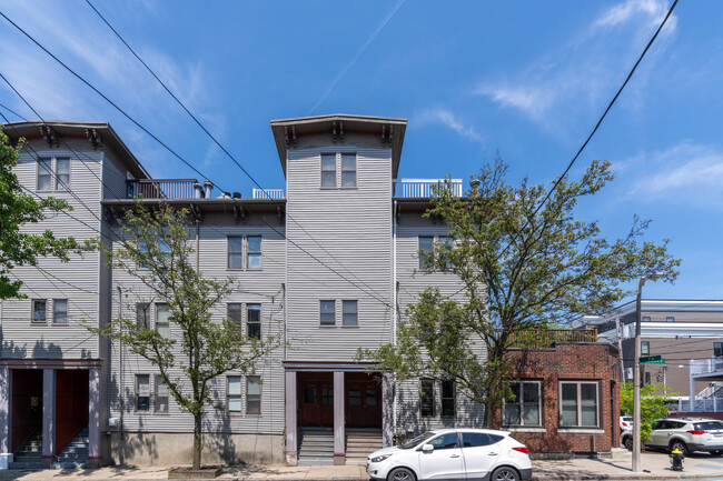 188-192 W 7th St in Boston, MA - Foto de edificio - Building Photo