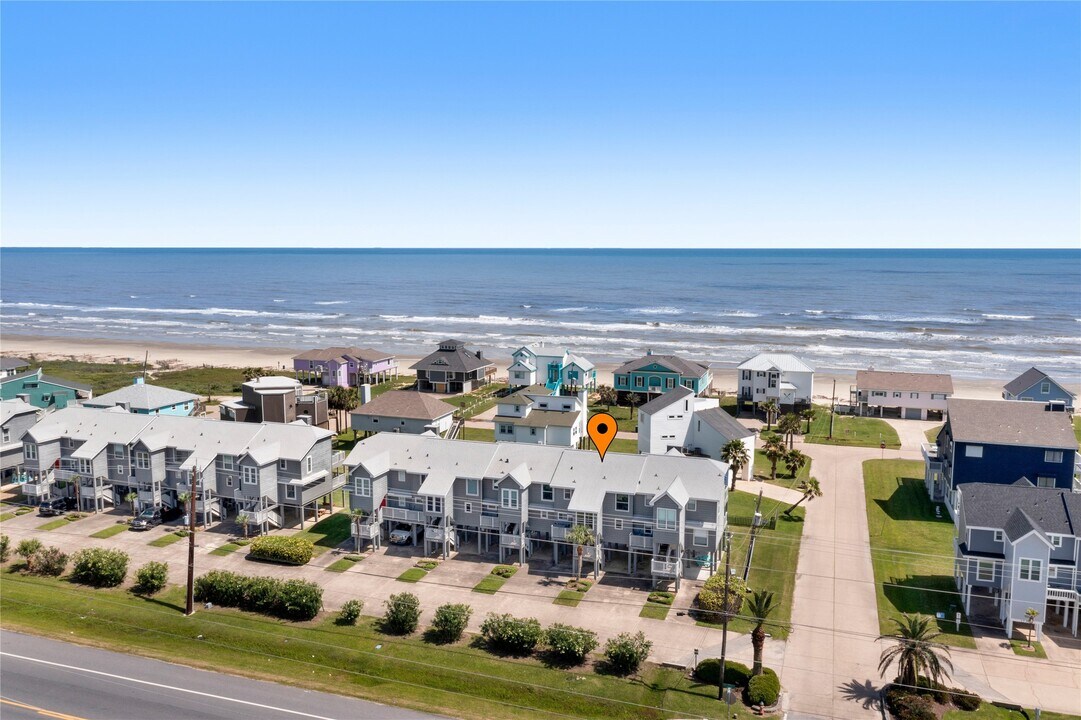 17627 Termini-San Luis Pass Rd in Galveston, TX - Foto de edificio