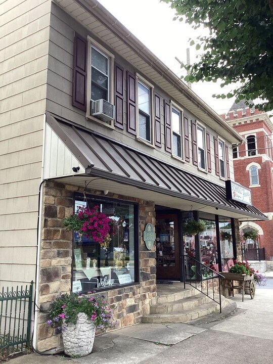 131 E Main St-Unit -2 in Waynesboro, PA - Building Photo