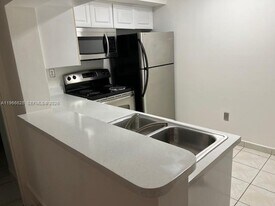 15539 Miami Lakeway N in Miami Lakes, FL - Building Photo