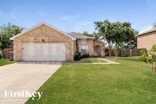 1450 Waldrop Dr in Lancaster, TX - Building Photo