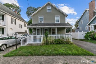 17 Clinton St in Milford, CT - Building Photo