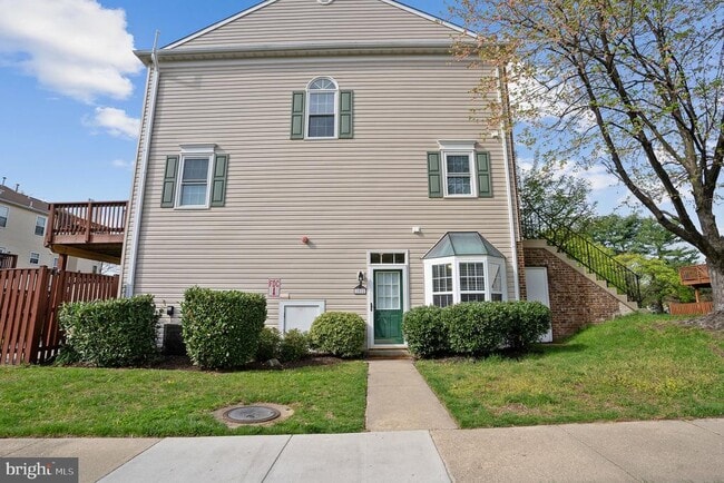property at 1025 Simsbury Ct