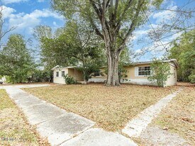 6650 Pinnochio Dr in Jacksonville, FL - Building Photo