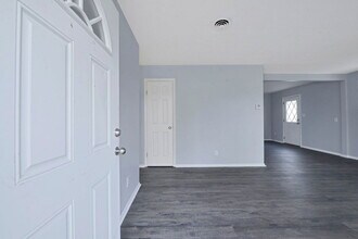 2137 Toni St in Columbus, OH - Building Photo - Building Photo