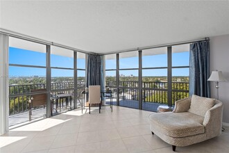 800 Parkview Dr in Hallandale Beach, FL - Building Photo - Building Photo
