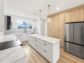 4125-4117 17 Ave SW in Calgary, AB - Building Photo - Building Photo