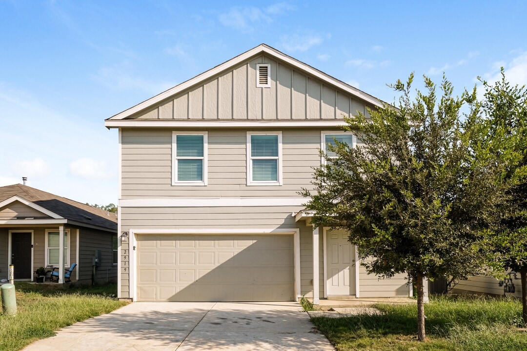 2919 Ruby Crossing in San Antonio, TX - Foto de edificio
