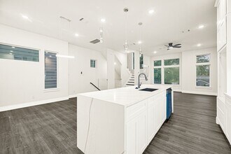 6713 St Augustine St in Houston, TX - Building Photo - Building Photo