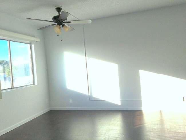 603 N New Hampshire Ave, Unit 8 in Los Angeles, CA - Foto de edificio - Building Photo