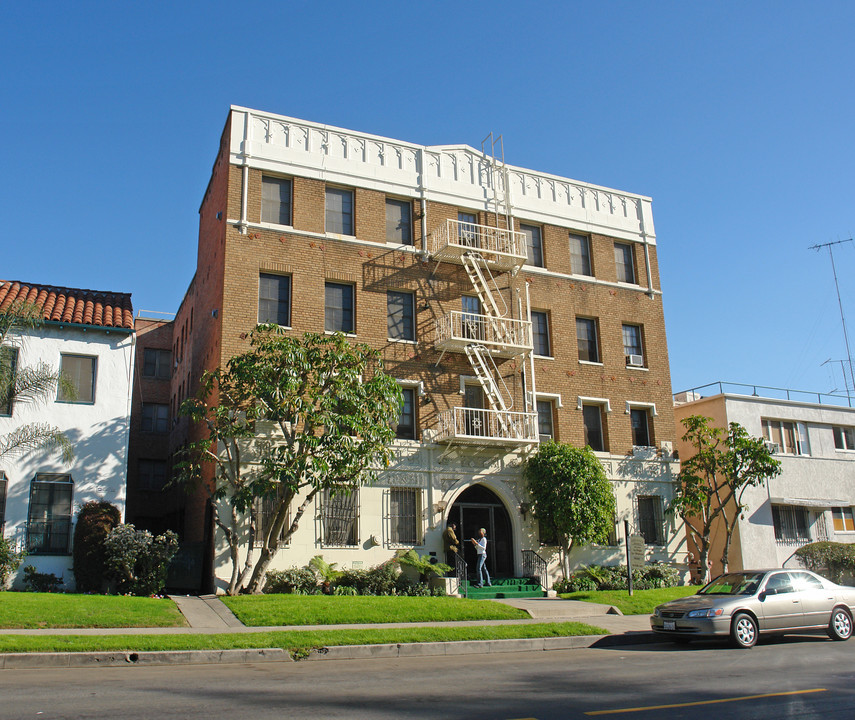 Linda Manor Apartments in Los Angeles, CA - Building Photo