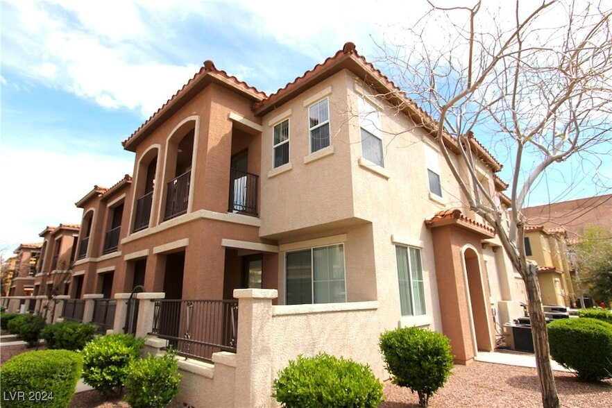 1525 Spiced Wine Ave, Unit 13101 in Henderson, NV - Building Photo