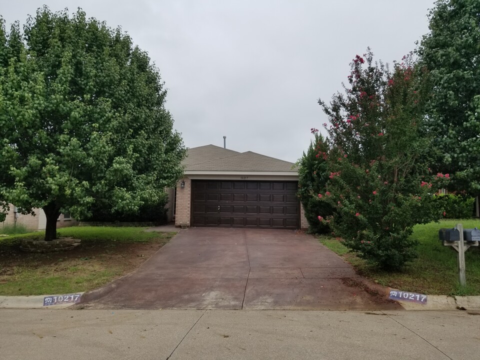 10217 Tustin Terrace in Fort Worth, TX - Building Photo