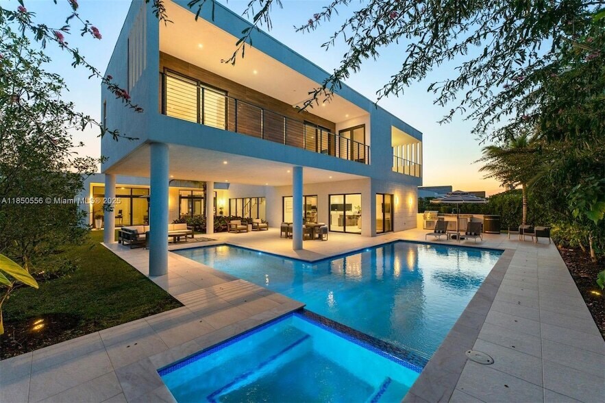 16703 Botaniko Dr S in Weston, FL - Building Photo