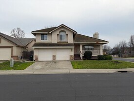6500 Star Hawk Ct in Elk Grove, CA - Building Photo