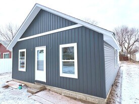 728 S Broadway St in Pendleton, IN - Building Photo