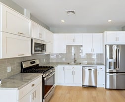 42 Hano St in Boston, MA - Building Photo