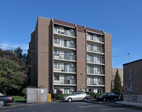 Oak Tree Towers in Downers Grove, IL - Building Photo - Building Photo