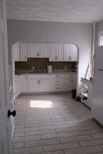 22 Woonasquatucket Ave, Unit 2nd Floor in Providence, RI - Building Photo - Building Photo