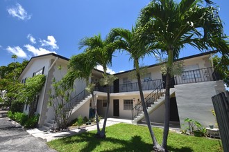 Pompano Greens in Pompano Beach, FL - Building Photo - Building Photo