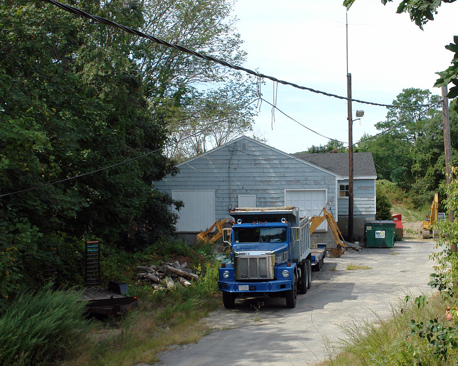 11 Pond St in Weymouth, MA - Building Photo