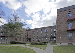 Cunningham Apartments in Jamaica, NY - Foto de edificio - Building Photo