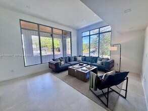 3604 Day Ave in Miami, FL - Foto de edificio - Building Photo