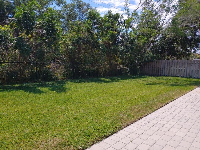 1180 SW 14th St in Boca Raton, FL - Building Photo - Building Photo