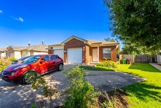 2825 Southampton Way in Round Rock, TX - Building Photo - Building Photo