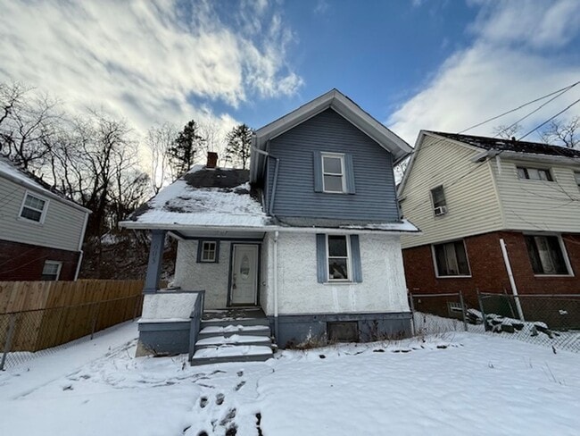 property at 605 N 6th St