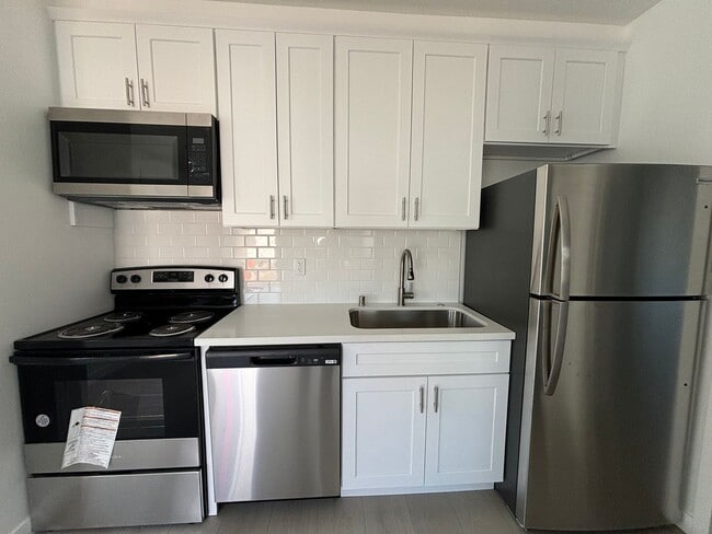 Eldora, 10313-10321 1/2