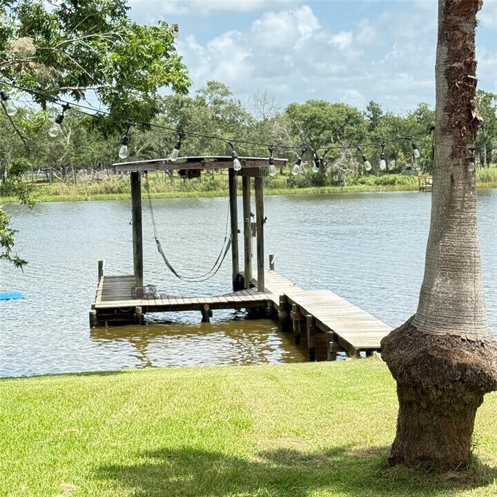 6326 County Rd 659 in Brazoria, TX - Building Photo
