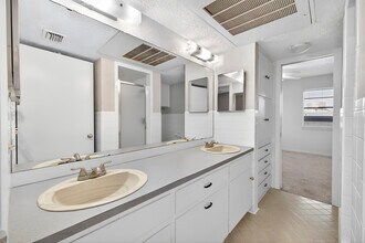 Eastwood Apartments in Austin, TX - Building Photo - Interior Photo