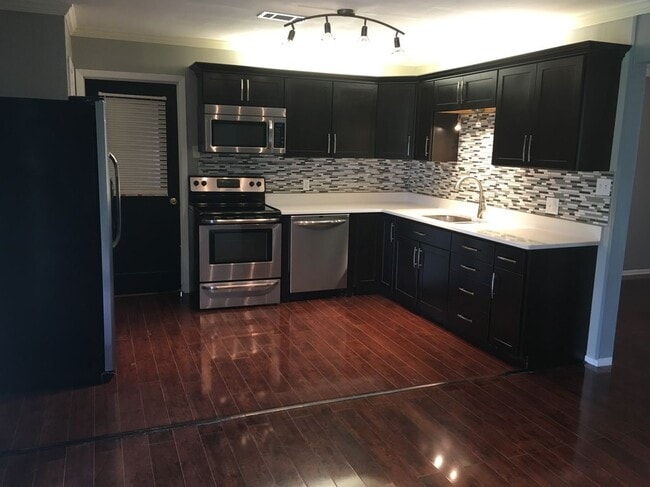 616 S 2nd St in Nederland, TX - Building Photo - Building Photo