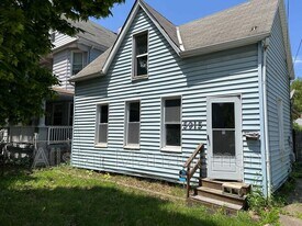 5915 Cable Ave in Cleveland, OH - Building Photo