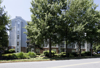 The Four Winds at Oakton in Oakton, VA - Building Photo - Building Photo