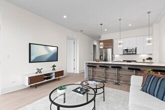 159 W North Ave in Chicago, IL - Building Photo - Building Photo