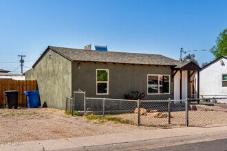 1424 S Bonarden Ln in Tempe, AZ - Building Photo - Building Photo