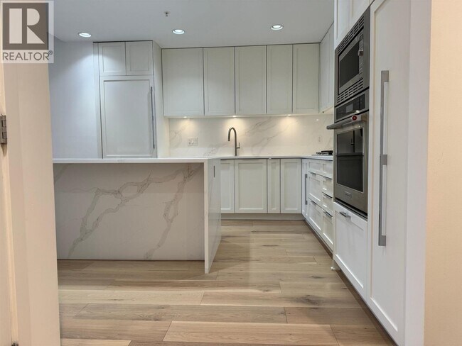 3873 Cates Lndg Wy in North Vancouver, BC - Building Photo - Building Photo