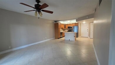 253 S Cypress Rd, Unit 225 in Pompano Beach, FL - Building Photo - Building Photo