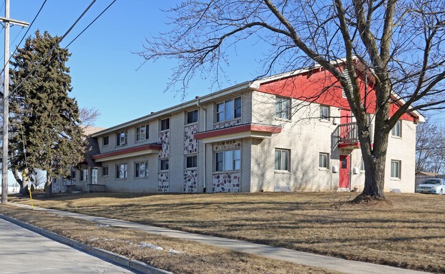 1461 S West Ave in Waukesha, WI - Building Photo - Building Photo